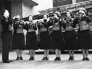 Instruction Prints: Auxiliary Fire Service gas mask training, WW2