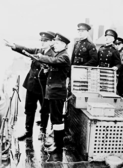 Images Dated 29th November 2011: Auxiliary London firemen at drill on a fireboat, WW2