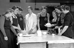Mixing Gallery: Auxiliary London firewomen under catering instruction