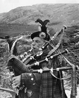 Bagpipes Gallery: Bagpiper in Glen Coe, Highlands of Scotland