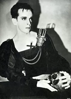 Skull Collection: Ballet Dancer Robert Helpmann as Hamlet