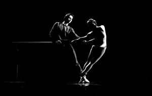 Images Dated 9th June 2016: Ballet dancers at the bar