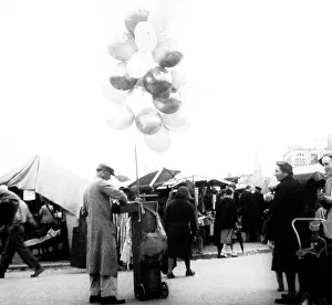 Fairground Prints: Balloon seller, Tooting Fair, London, early 1900s