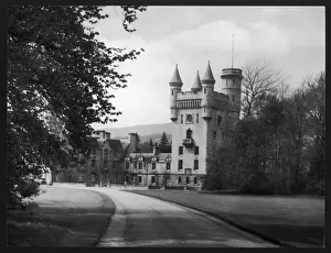 Drive Way Prints: Balmoral from Driveway