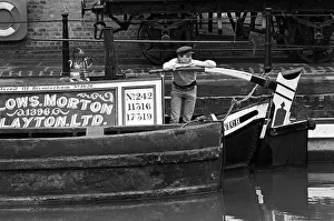 Berthed Collection: Bargeman, Gloucester docks