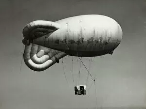 Air Balloons Gallery: Barrage Balloon with an Underslung Capule Used for Parac?