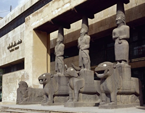 Aleppo Gallery: Basalt caryatids guarding the temple of Tell Halaf. Syria
