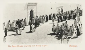Mogador Prints: Basha Menebhi returning from midday prayers