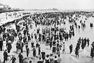 Images Dated 17th April 2012: Bathing on the beach at Atlantic City, New Jersey, 1903