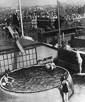 Images Dated 5th November 2015: Bathing pool on Selfridges rooftop