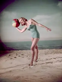 Woof Prints: Beach Ball Girl / Woof