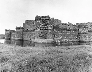 Images Dated 17th August 2011: Beaumaris Castle