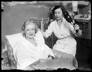 Salon Collection: Beauty Treatment, 1932