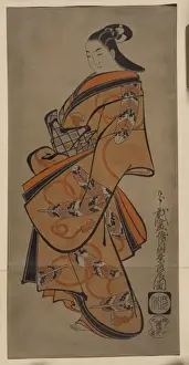 Beauty wearing a kimono with falcon feather patterns