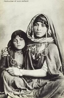 Images Dated 27th April 2011: Bedouin woman and her young daughter
