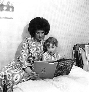 Mother/Children Reading
