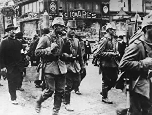 Images Dated 2nd November 2011: Belgian soldiers in street scene, Belgium, WW1