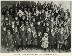 Images Dated 17th February 2017: Belgian war orphans with Father Syoens WWI