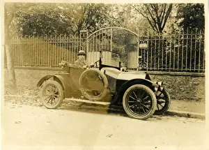 Belsize Prints: Belsize Vintage Car, Villa Les Iris, Paris, France