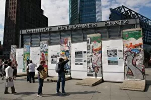 Images Dated 24th August 2007: Berlin Wall exhibits, Germany