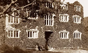 Berry Pomery Castle