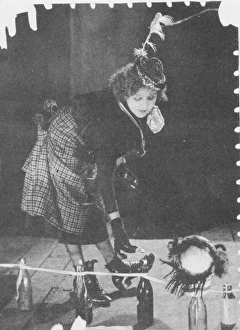 Images Dated 12th June 2013: Betty Balfour in Love, Life & Laughter (1923)