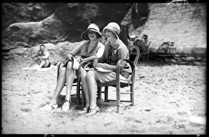 Back Ground Gallery: Biarritz Beach Belles