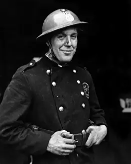 Smithfield Prints: Blitz in London - AFS firefighter, WW2
