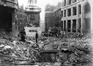 Blitz in London -- bombing near the Monument