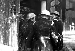 Blitz in London -- oil tank fire, Thames Haven, WW2