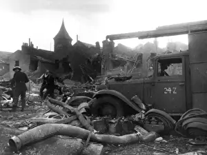 Salvage Prints: Blitz in London -- salvage operation, WW2