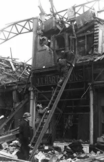 Casualties Gallery: Blitz in London -- searching for casualties, WW2