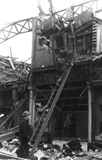Casualty Prints: Blitz in London -- searching for casualties, WW2