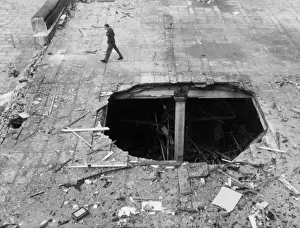 Blitz in London -- terrace at LCC-County Hall, WW2