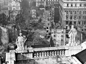 Images Dated 27th October 2011: Blitz in London -- view from St Pauls Cathedral, WW2