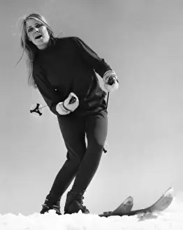 Ski Ing Prints: Blonde Skier