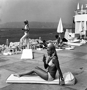 Images Dated 2nd August 2011: Blondes, Juan Les Pins