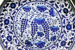 Images Dated 12th December 2013: Blue and white plate with turquoise, 1530-1545. Iznik