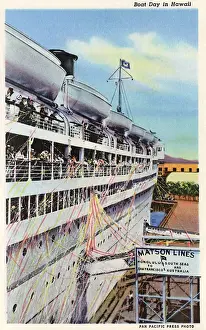 Streamers Prints: Boat day in, Honolulu harbour, Hawaii, USA