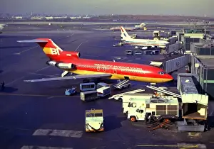 1974 Prints: Boeing 727-100 of Braniff @ La Guardia - Photo by Hugh
