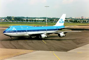 Boeing 747-206B B-2446