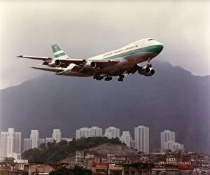 Airport Gallery: Boeing 747 of Cathay Pacific over Kai Tak Airport, Hong Kong