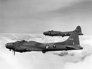 Images Dated 4th February 2015: Two Boeing B-17E Flying Fortress, 41-9131 and 41-9141
