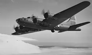 Boeing B-17F flying