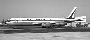Images Dated 26th February 2021: Boeing B707 F-BHSZ Chateau de Kerjean