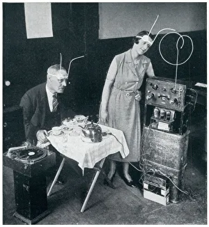 Images Dated 11th June 2019: Boiling a kettle by will power 1932
