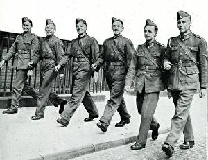 Roberts Collection: Bolton Wanderers footballers in Royal Artillery, WW2