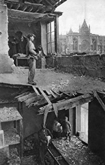 Images Dated 11th March 2011: Bomb damage to a house next to Reims Cathedral