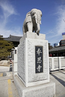 Images Dated 9th February 2012: Bongeunsa Buddhist Temple in Seoul, South Korea