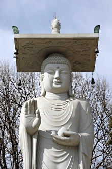 Images Dated 9th February 2012: Bongeunsa Buddhist Temple in Seoul, South Korea